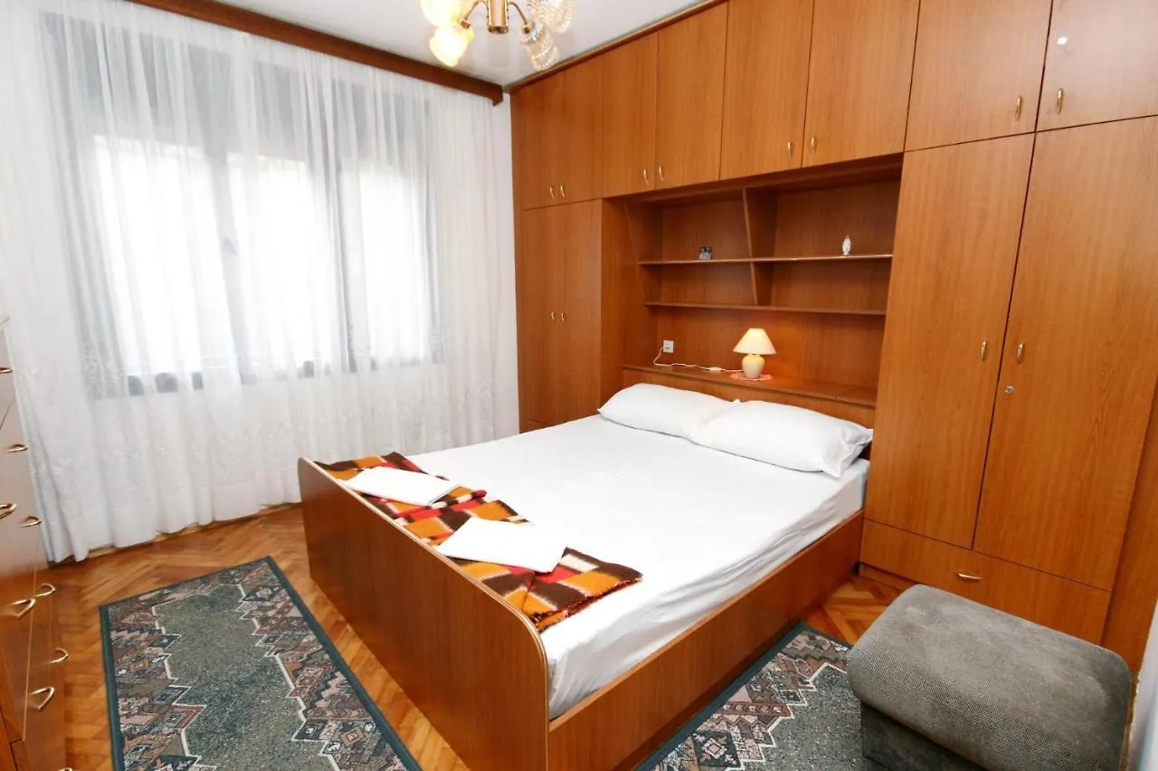 Apartments With A Parking Space Novi Vinodolski - 5525